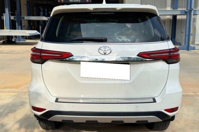 Toyota Fortuner 4x2 डीजल एटी Second-hand 2024 Toyota Fortuner 4x2 डीजल एटी for sale in Bangalore