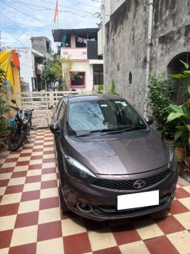 Tata Tigor 1.2 Revotron XZ Second-hand 2017 Tata Tigor 1.2 Revotron XZ for sale in Dhule
