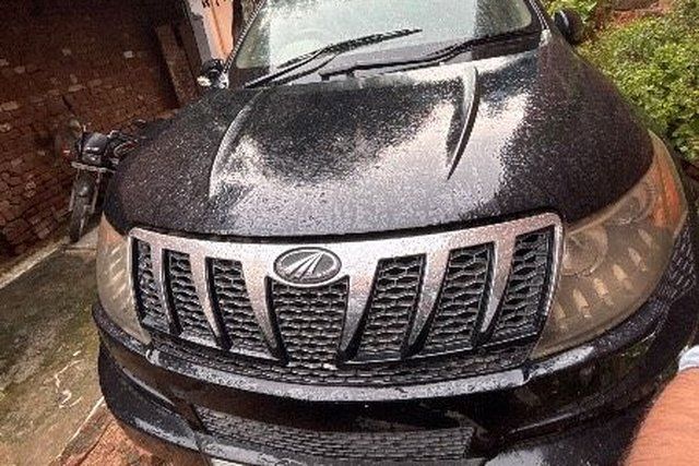 Second-hand 2013 Mahindra XUV500 W8 FWD for sale in Gwalior