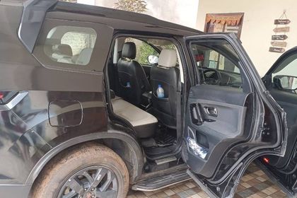 2023 Tata Safari XT Plus Dark Edition