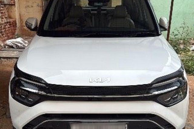Kia Carens Luxury Plus Diesel AT 6 STR BSVI Second-hand 2022 Kia Carens Luxury Plus Diesel AT 6 STR BSVI for sale in Kadapa