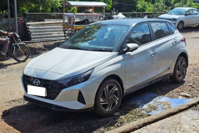 Second-hand 2023 Hyundai i20 एस्टा Opt IVT बीएस6 for sale in Chennai