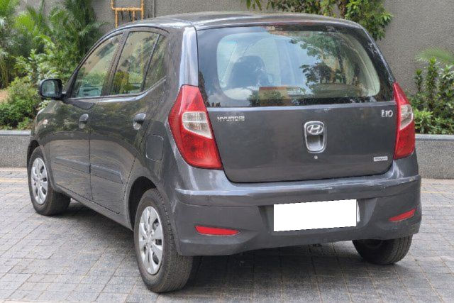 Hyundai i10 Magna Second-hand 2012 Hyundai i10 Magna for sale in Ahmedabad