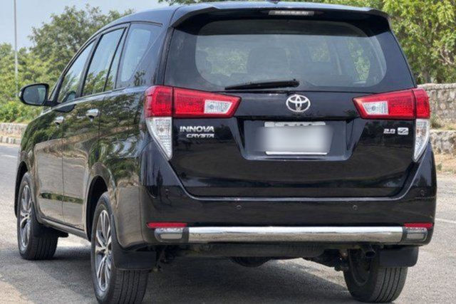 Toyota Innova Crysta 2.8 जेडएक्स AT बीएस4 Second-hand 2017 Toyota Innova Crysta 2.8 जेडएक्स AT बीएस4 for sale in Ahmedabad