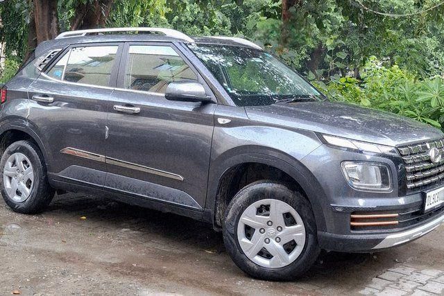 Second-hand 2022 Hyundai Venue एस रेनफोर्स्ड बीएस6 for sale in New Delhi