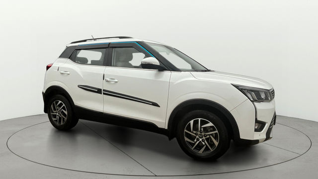 Second-hand 2024 Mahindra XUV300 W8 Option AMT BSVI for sale in Ghaziabad