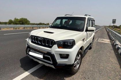 2015 Mahindra Scorpio S6 7 Seater