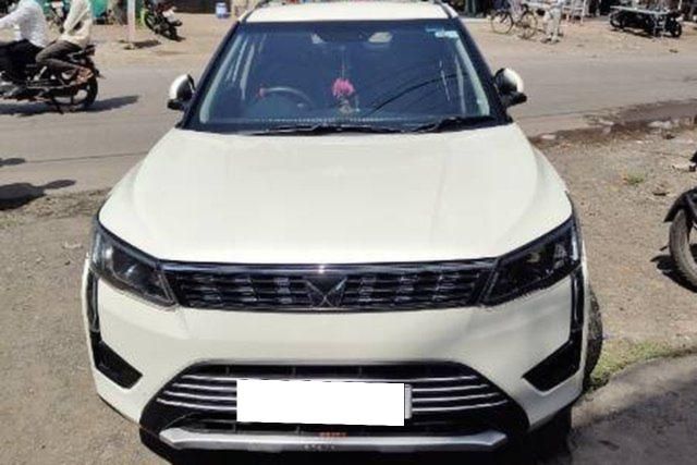 Second-hand 2023 Mahindra XUV300 W8 डीजल for sale in Akola