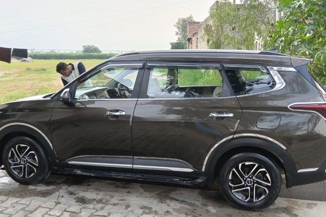 Second-hand 2022 Kia Carens Luxury Plus Diesel iMT BSVI for sale in Sambhal