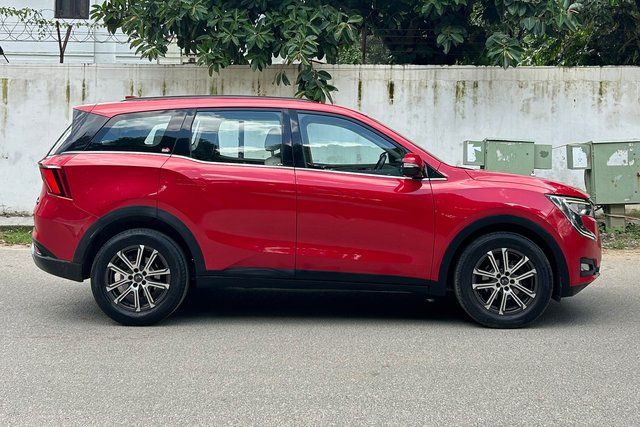 Second-hand 2022 Mahindra XUV700 AX7 AT BSVI for sale in New Delhi