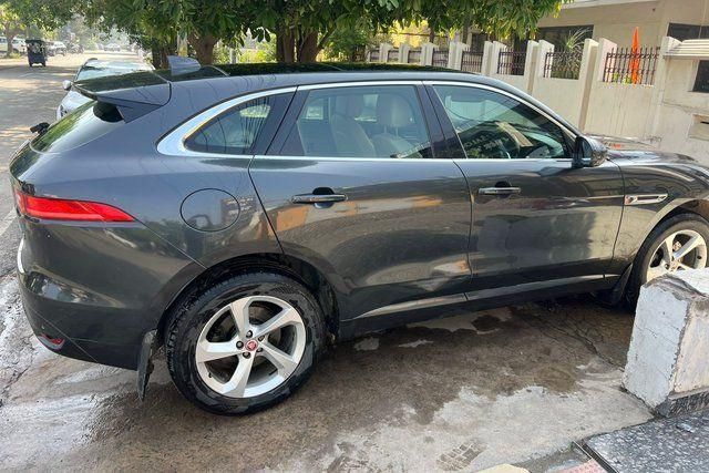 Second-hand 2017 Jaguar F-Pace प्रेस्टीज 2.0 AWD for sale in Ghaziabad