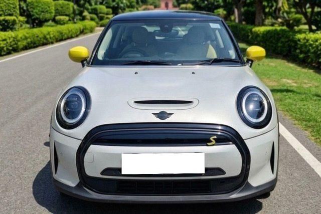 Second-hand 2023 Mini Cooper SE Electric for sale in New Delhi