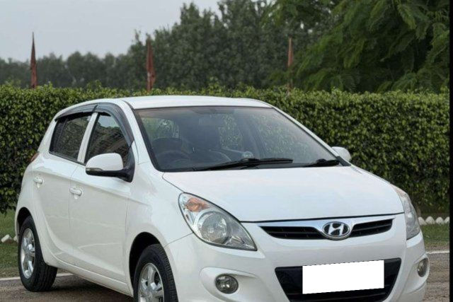 Second-hand 2012 Hyundai i20 Sportz 1.4 CRDi for sale in Chandigarh