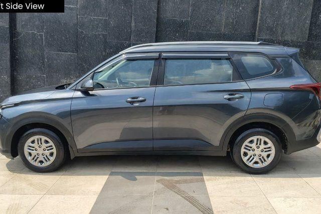 Second-hand 2023 Kia Carens प्रेस्टीज for sale in New Delhi