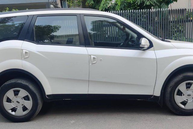 Second-hand 2017 Mahindra XUV500 AT W10 FWD for sale in Gurgaon