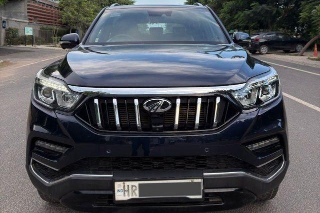 Second-hand 2019 Mahindra Alturas G4 4X4 AT BSIV for sale in Mohali
