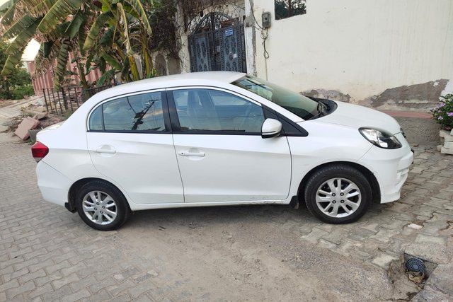 Honda Amaze VX i-DTEC Second-hand 2015 Honda Amaze VX i-DTEC for sale in Mathura
