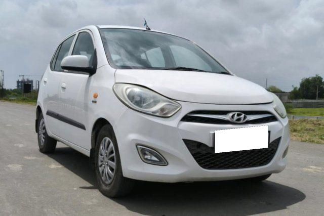 Hyundai i10 Sportz 1.1L Second-hand 2015 Hyundai i10 Sportz 1.1L for sale in Vadodara