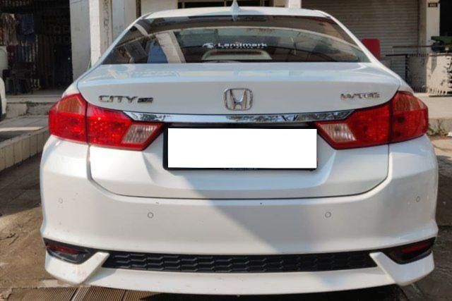 Honda City V MT Second-hand 2022 Honda City V MT for sale in Gandhinagar