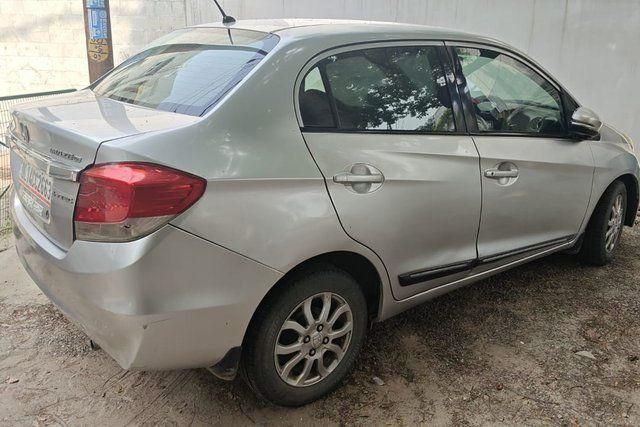 Honda Amaze वीएक्स i-Vtech Second-hand 2015 Honda Amaze वीएक्स i-Vtech for sale in Noida