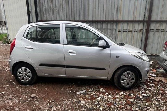 Hyundai i10 एरा Second-hand 2012 Hyundai i10 एरा for sale in Surat
