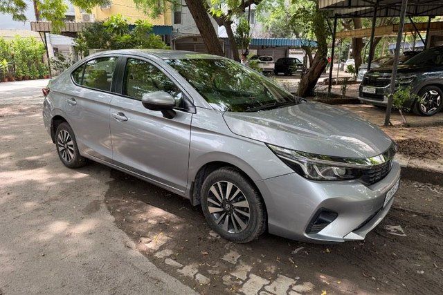 Honda City वी सीवीटी Second-hand 2023 Honda City वी सीवीटी for sale in Noida