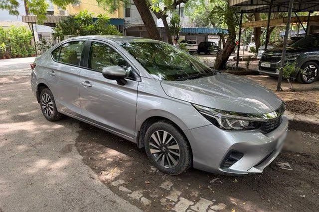 Honda City वी सीवीटी Second-hand 2023 Honda City वी सीवीटी for sale in Noida