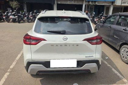 2025 Nissan Magnite एसेंटा