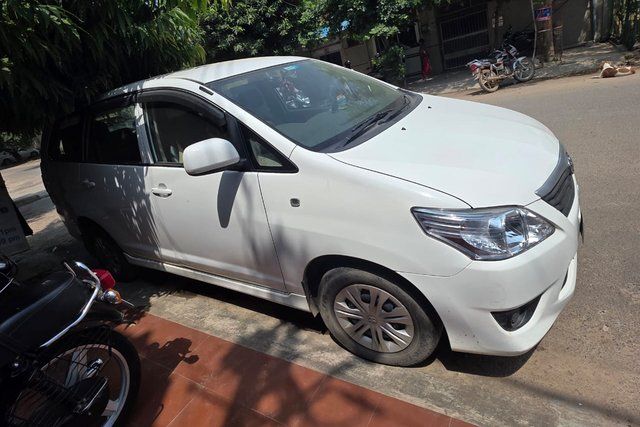 Toyota Innova 2.5 ई डीजल MS 8-seater Second-hand 2013 Toyota Innova 2.5 ई डीजल MS 8-seater for sale in Gwalior