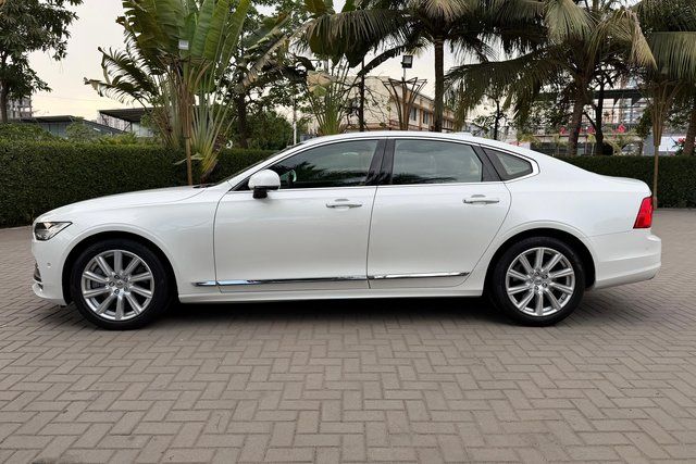 Volvo S90 D4 Inscription बीएस4 Second-hand 2019 Volvo S90 D4 Inscription बीएस4 for sale in Surat