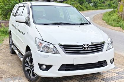 2015 Toyota Innova 2.5 जी (Diesel) 8 Seater BS IV