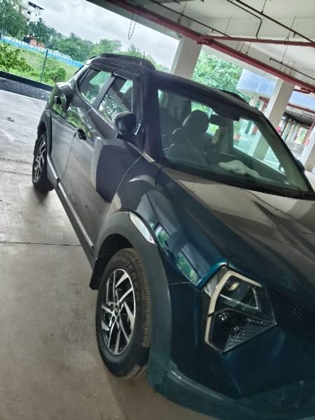 Mahindra XUV 3XO AX5 Second-hand 2025 Mahindra XUV 3XO AX5 for sale in Thane