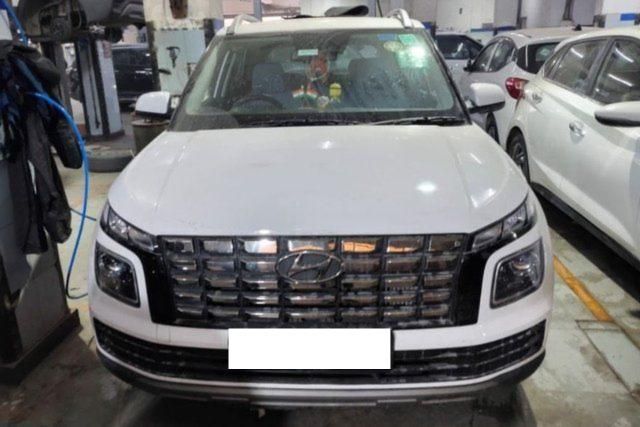 Second-hand 2024 Hyundai Venue S Opt Turbo DCT for sale in New Delhi