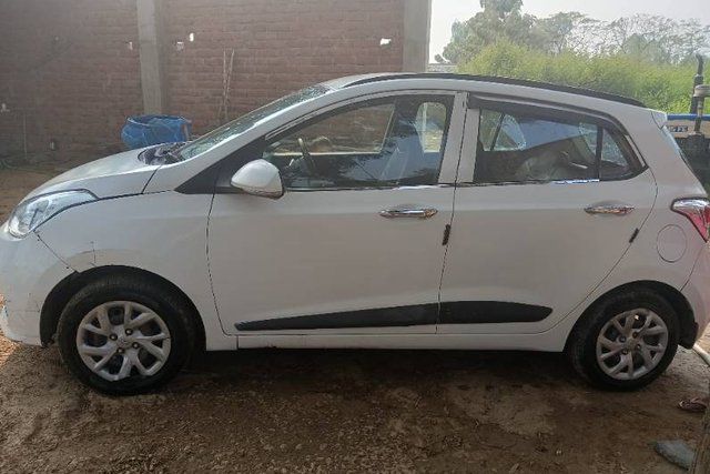 Hyundai Grand i10 1.2 CRDi Sportz Second-hand 2017 Hyundai Grand i10 1.2 CRDi Sportz for sale in Lakhimpur Kheri