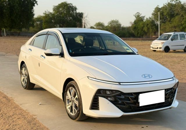 Hyundai Verna एसएक्स Second-hand 2024 Hyundai Verna एसएक्स for sale in Ahmedabad