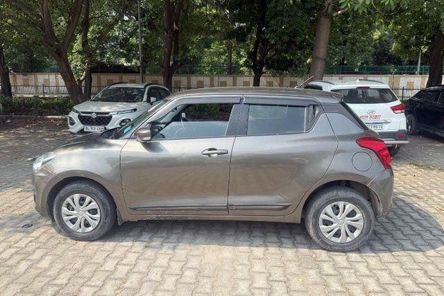 Maruti Suzuki Swift AMT VXI Second-hand 2019 Maruti Suzuki Swift AMT VXI for sale in New Delhi