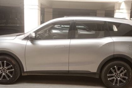 2023 Mahindra XUV700 एएक्स7 7Str डीजल