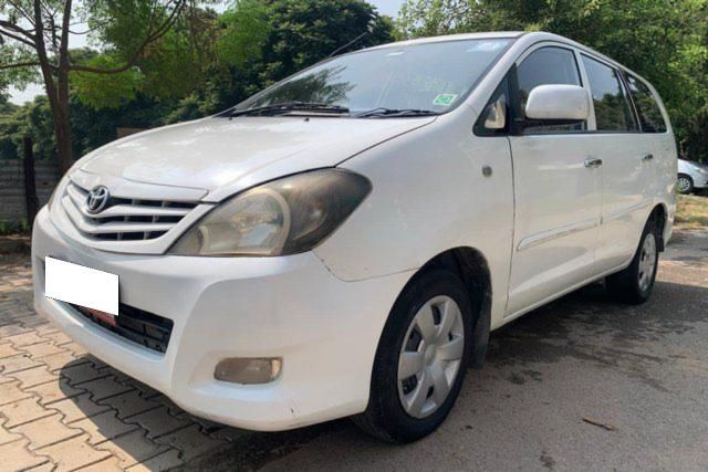 Toyota Innova 2.5 E Second-hand 2011 Toyota Innova 2.5 E for sale in Mohali