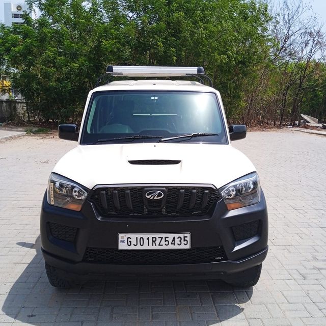 Mahindra Scorpio Intelli हाइब्रिड S4 प्लस Second-hand 2017 Mahindra Scorpio Intelli हाइब्रिड S4 प्लस for sale in Ahmedabad