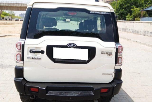 Mahindra Scorpio Intelli Hybrid S4 Plus Second-hand 2017 Mahindra Scorpio Intelli Hybrid S4 Plus for sale in Ahmedabad