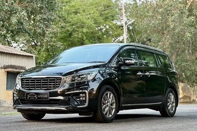 Second-hand 2020 Kia Carnival Limousine for sale in Lucknow