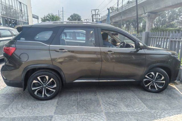 MG Hector Plus Sharp Pro CVT 7 Str 2023-2025 Second-hand 2024 MG Hector Plus Sharp Pro CVT 7 Str 2023-2025 for sale in Ghaziabad