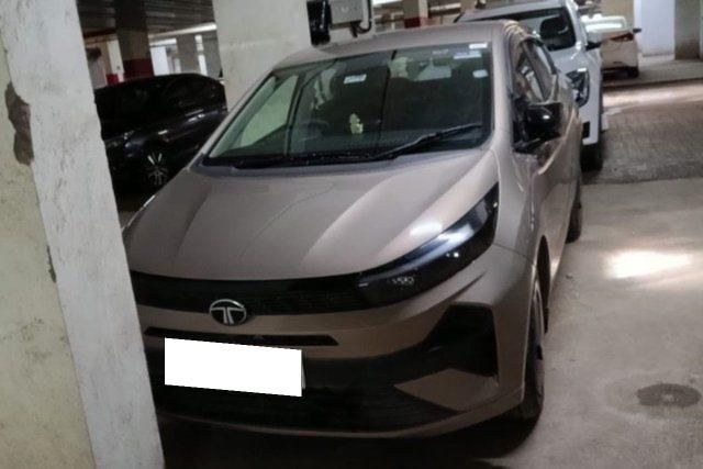 Tata Altroz प्योर एएमटी Second-hand 2025 Tata Altroz प्योर एएमटी for sale in Indore