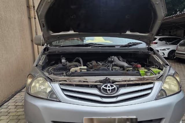 Toyota Innova 2.5 G (Diesel) 7 Seater BS III Second-hand 2011 Toyota Innova 2.5 G (Diesel) 7 Seater BS III for sale in Nashik