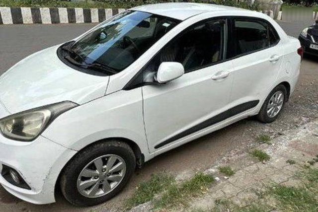 Hyundai Xcent 1.2 Kappa S Option Second-hand 2014 Hyundai Xcent 1.2 Kappa S Option for sale in Surat