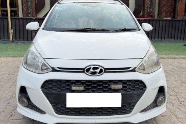 Second-hand 2013 Hyundai Grand i10 Sportz for sale in New Delhi