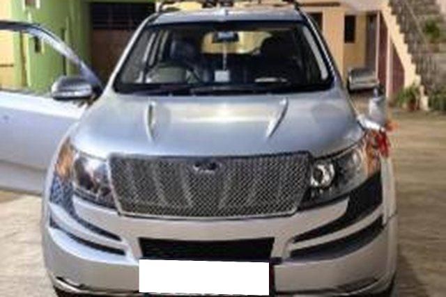 Second-hand 2014 Mahindra XUV500 W4 for sale in Jhansi