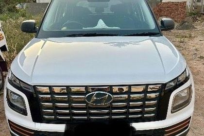 2024 Hyundai Venue E