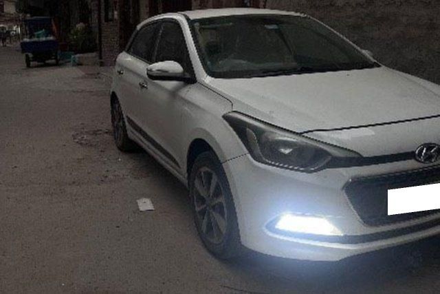 Second-hand 2015 Hyundai i20 1.2 Anniversary Edition for sale in New Delhi