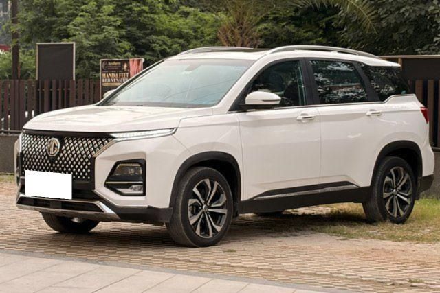Second-hand 2024 MG Hector Plus Sharp Pro CVT 7 Str 2023-2025 for sale in Noida